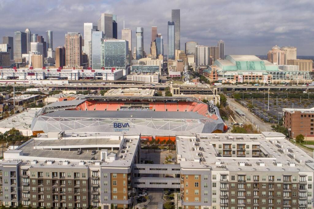 Penthouse Cool-Oasis-In-Houston-Rental Car Available-View-Great-Sleep Экстерьер фото