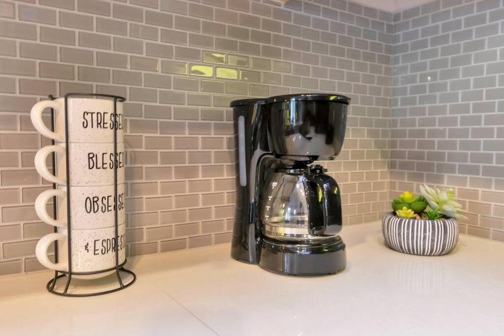Penthouse Cool-Oasis-In-Houston-Rental Car Available-View-Great-Sleep Экстерьер фото