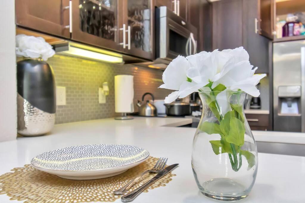 Penthouse Cool-Oasis-In-Houston-Rental Car Available-View-Great-Sleep Экстерьер фото