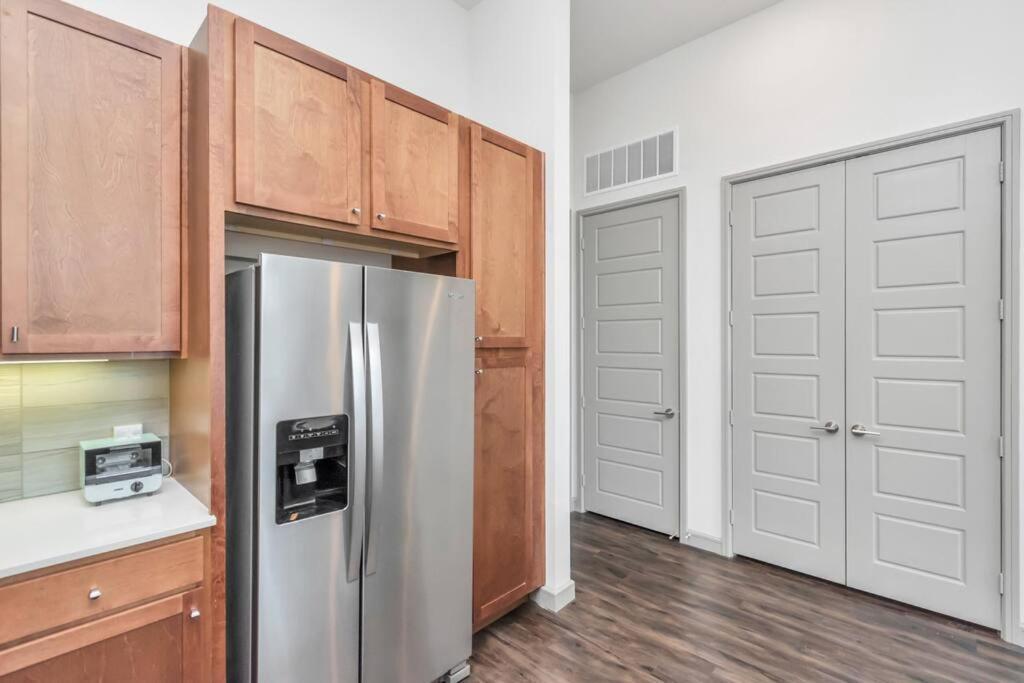 Penthouse Cool-Oasis-In-Houston-Rental Car Available-View-Great-Sleep Экстерьер фото